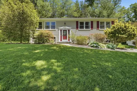 1811 Cranberry Ln, Reston, VA 20191