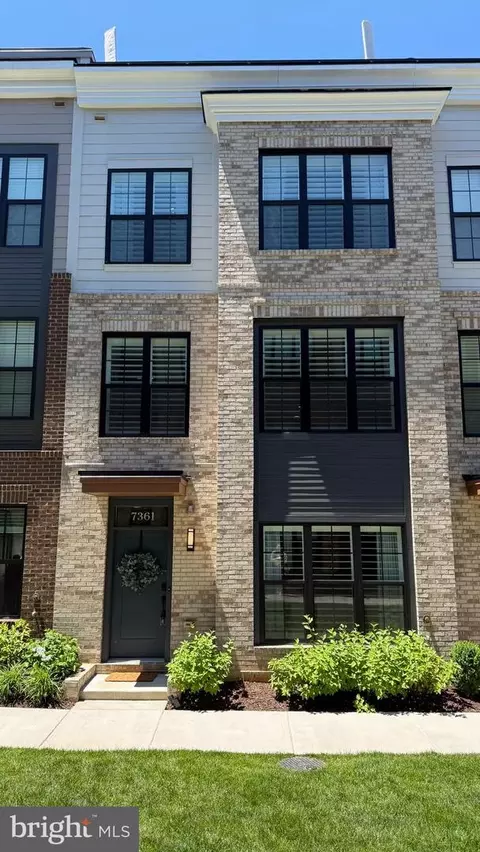 7361 Blade Dr, Falls Church, VA 22042