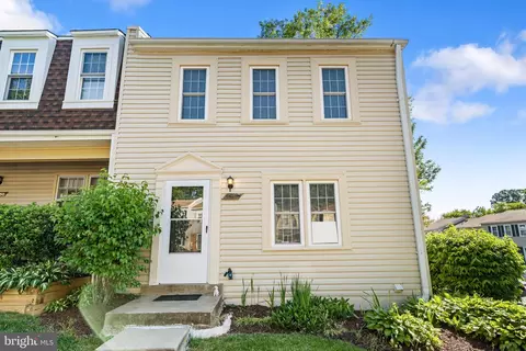 6358 Fenestra Ct, Burke, VA 22015