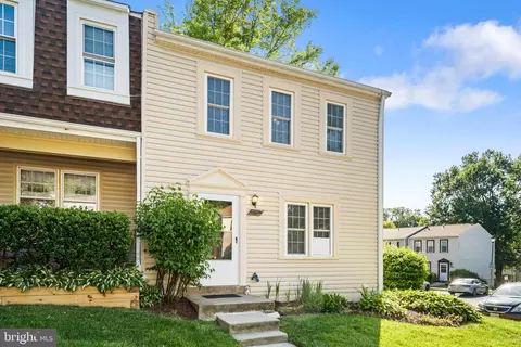 6358 Fenestra Ct, Burke, VA 22015
