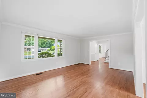 Living - 7216 Reservation Dr, Springfield, VA 22153 photo 3 of 10