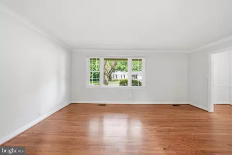 Living - 7216 Reservation Dr, Springfield, VA 22153 photo 2 of 10