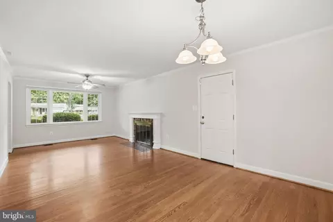 Living - 7216 Reservation Dr, Springfield, VA 22153 photo 4 of 10