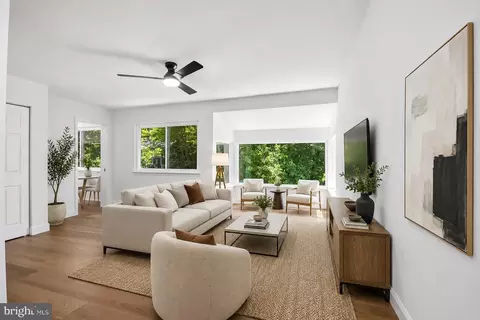 Living - 2121 Cabots Point Ln, Reston, VA 20191 photo 3 of 4