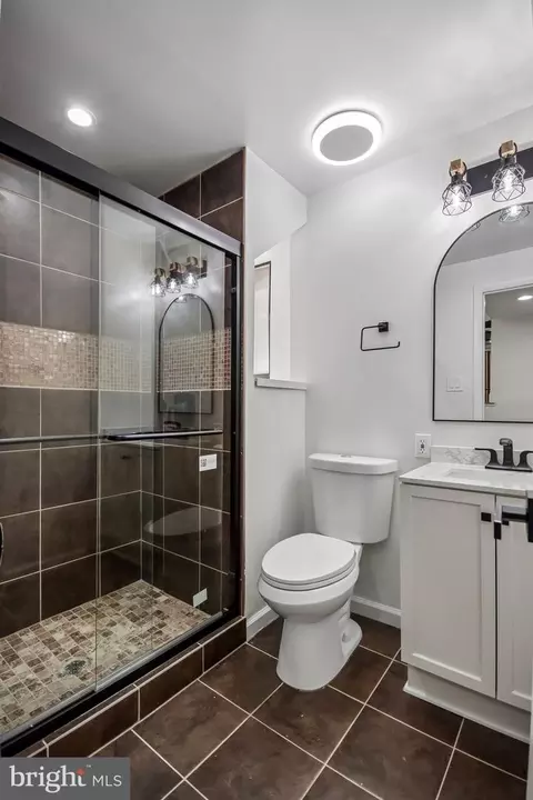 Bath - 2121 Cabots Point Ln, Reston, VA 20191 photo 3 of 3