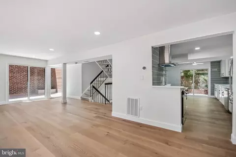 Living - 2121 Cabots Point Ln, Reston, VA 20191 photo 2 of 4