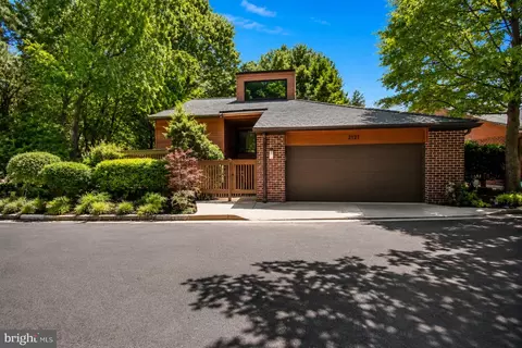 2121 Cabots Point Ln, Reston, VA 20191