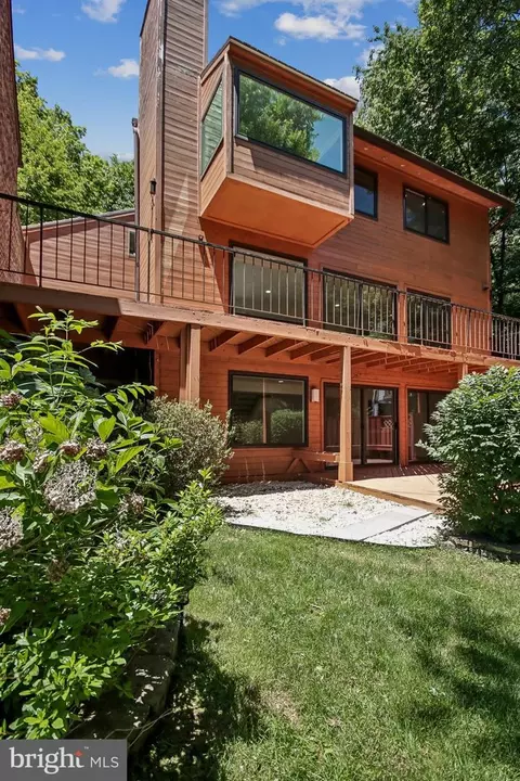 Exterior - 2121 Cabots Point Ln, Reston, VA 20191 photo 3 of 4