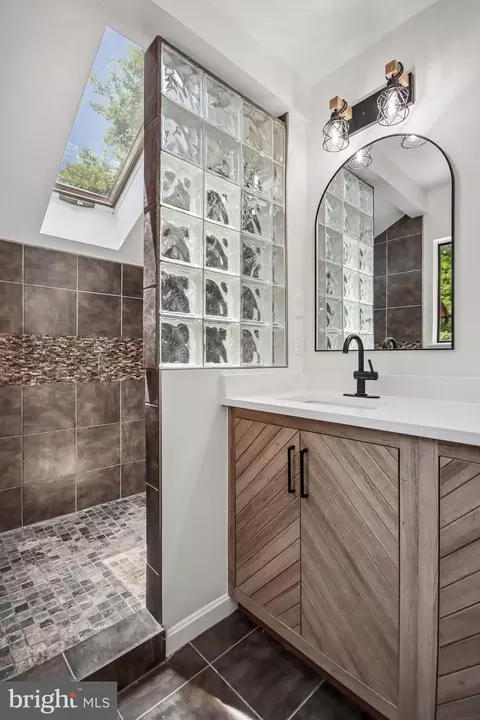 Bath - 2121 Cabots Point Ln, Reston, VA 20191 photo 2 of 3