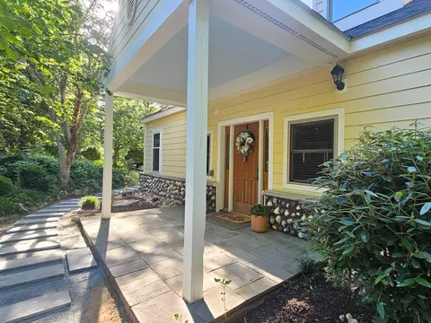 7712 Dolly Dr, Lorton, VA 22079