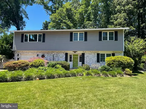 8704 Greystone Pl, Alexandria, VA 22309