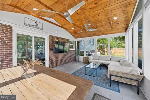 Exterior - 6705 New Hope Dr, Springfield, VA 22151 photo 5 of 16