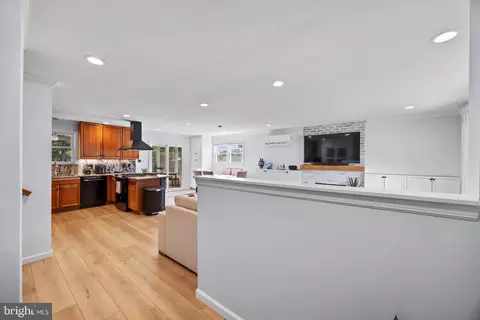 Entry Way - 6705 New Hope Dr, Springfield, VA 22151 photo 2 of 3