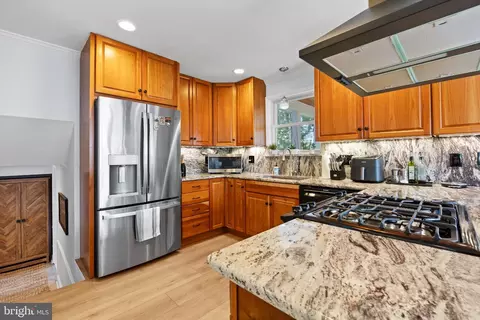 Kitchen - 6705 New Hope Dr, Springfield, VA 22151 photo 4 of 9