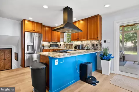 Kitchen - 6705 New Hope Dr, Springfield, VA 22151 photo 2 of 9