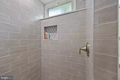 Bath - 6705 New Hope Dr, Springfield, VA 22151 photo 5 of 5