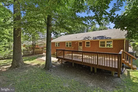 Exterior - 5609 Sedgwick Ln, Springfield, VA 22151 photo 7 of 9
