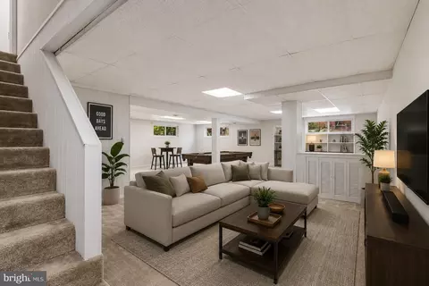 Living - 5609 Sedgwick Ln, Springfield, VA 22151 photo 6 of 6