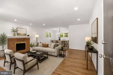 Living - 5609 Sedgwick Ln, Springfield, VA 22151 photo 2 of 6