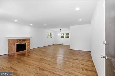 Living - 5609 Sedgwick Ln, Springfield, VA 22151 photo 1 of 6