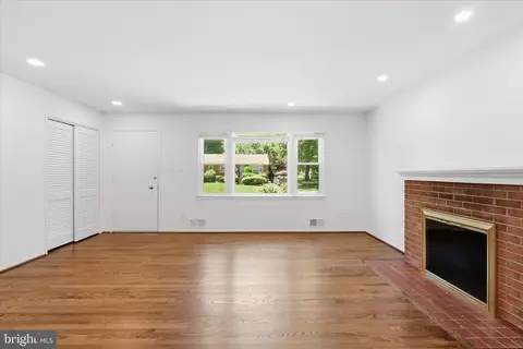 Living - 5609 Sedgwick Ln, Springfield, VA 22151 photo 4 of 6