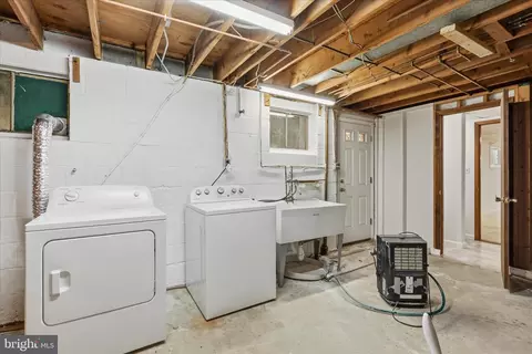 Other - 5609 Sedgwick Ln, Springfield, VA 22151 photo 6 of 12