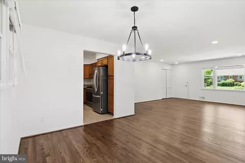 Living - 5609 Sedgwick Ln, Springfield, VA 22151 photo 5 of 6