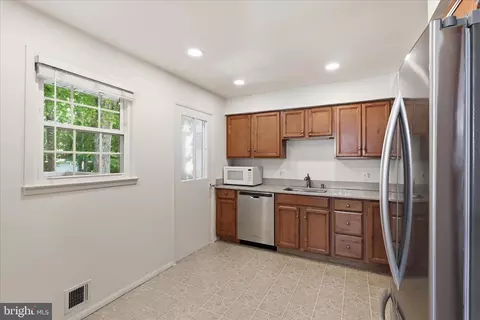 Kitchen - 5609 Sedgwick Ln, Springfield, VA 22151 photo 2 of 2