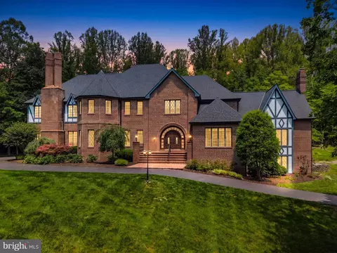 8015 Eddy Bend Trl, Fairfax Station, VA 22039
