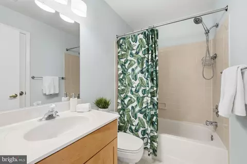 Bath - 11124 Glade Dr, Reston, VA 20191 photo 3 of 3