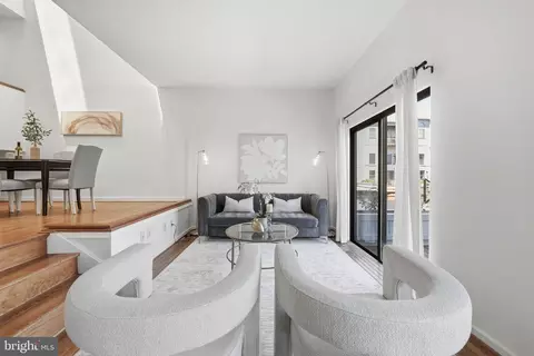 Living - 11124 Glade Dr, Reston, VA 20191 photo 5 of 6