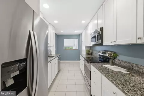 Kitchen - 11124 Glade Dr, Reston, VA 20191 photo 3 of 3