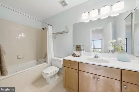 Bath - 11124 Glade Dr, Reston, VA 20191 photo 2 of 3