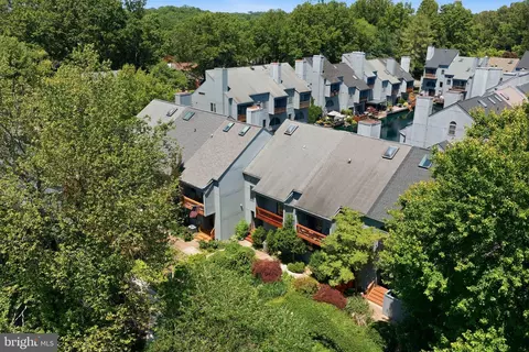 View/Area - 11124 Glade Dr, Reston, VA 20191 photo 4 of 6