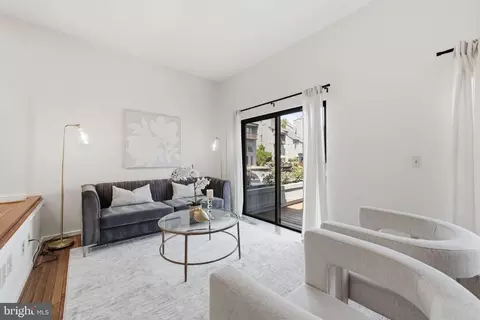 Living - 11124 Glade Dr, Reston, VA 20191 photo 4 of 6