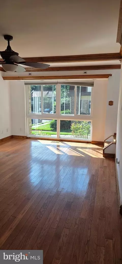 Living - 6022 Forrest Hollow Ln, Springfield, VA 22152 photo 1 of 3