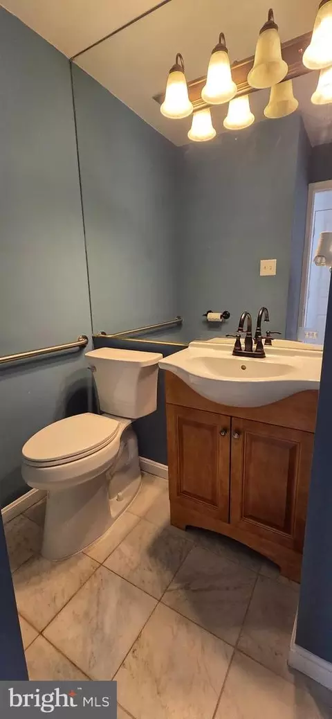 Bath - 6022 Forrest Hollow Ln, Springfield, VA 22152 photo 1 of 10
