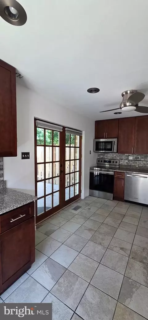 Kitchen - 6022 Forrest Hollow Ln, Springfield, VA 22152 photo 1 of 2