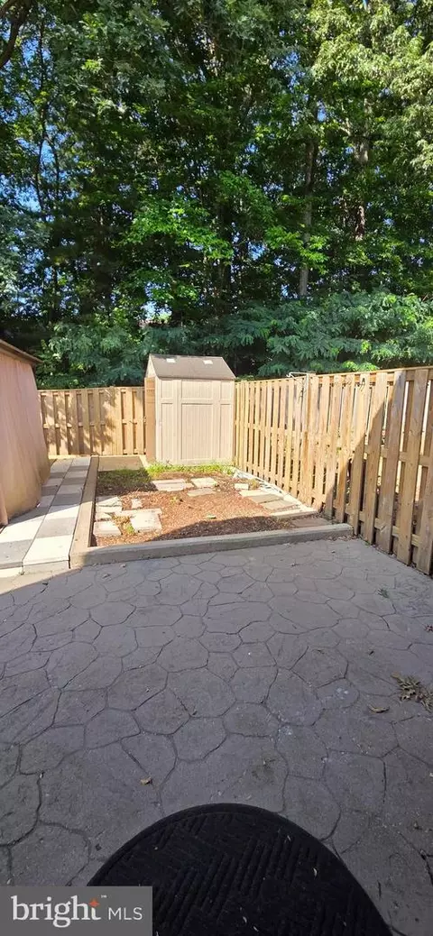Exterior - 6022 Forrest Hollow Ln, Springfield, VA 22152 photo 3 of 5