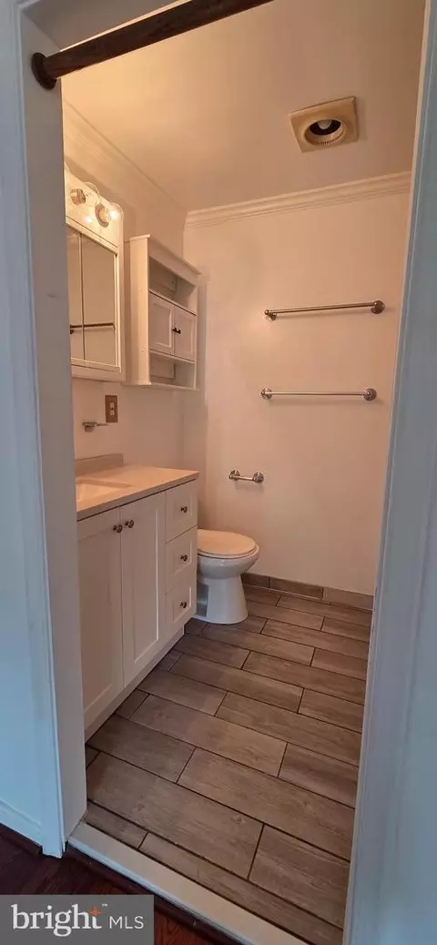 Bath - 6022 Forrest Hollow Ln, Springfield, VA 22152 photo 3 of 10
