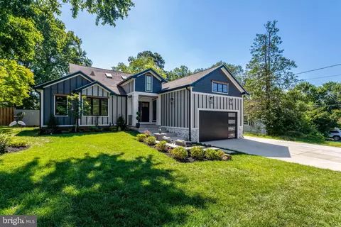 2933 Fairmont St, Falls Church, VA 22042
