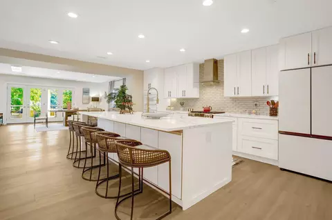 2933 Fairmont St, Falls Church, VA 22042