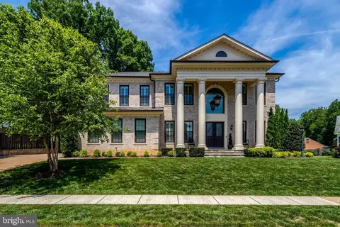 7108 Penguin Pl, Falls Church, VA 22043
