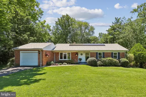 6437 Pima St, Alexandria, VA 22312
