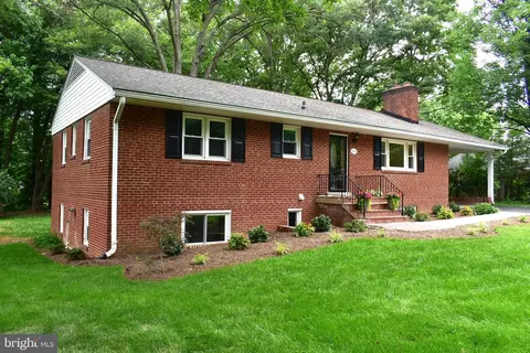 3214 Chichester Ln, Fairfax, VA 22031