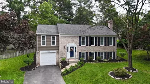 10903 Middlegate Dr, Fairfax, VA 22032
