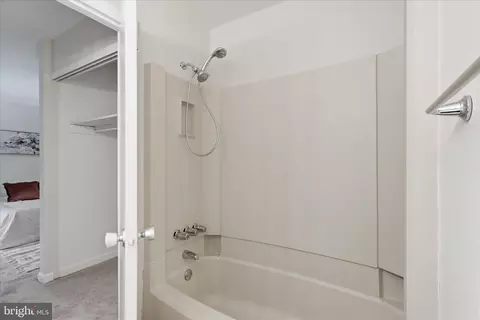 Bath - 2043 Wethersfield Ct, Reston, VA 20191 photo 3 of 5