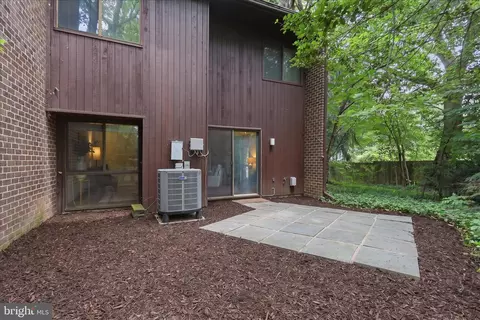 Exterior - 2043 Wethersfield Ct, Reston, VA 20191 photo 4 of 7
