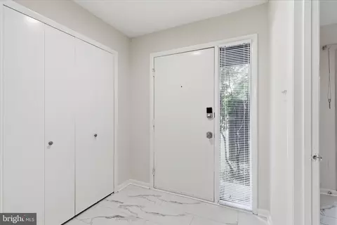 Entry Way - 2043 Wethersfield Ct, Reston, VA 20191 photo 2 of 2