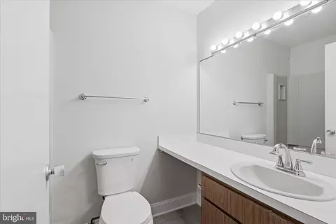 Bath - 2043 Wethersfield Ct, Reston, VA 20191 photo 2 of 5